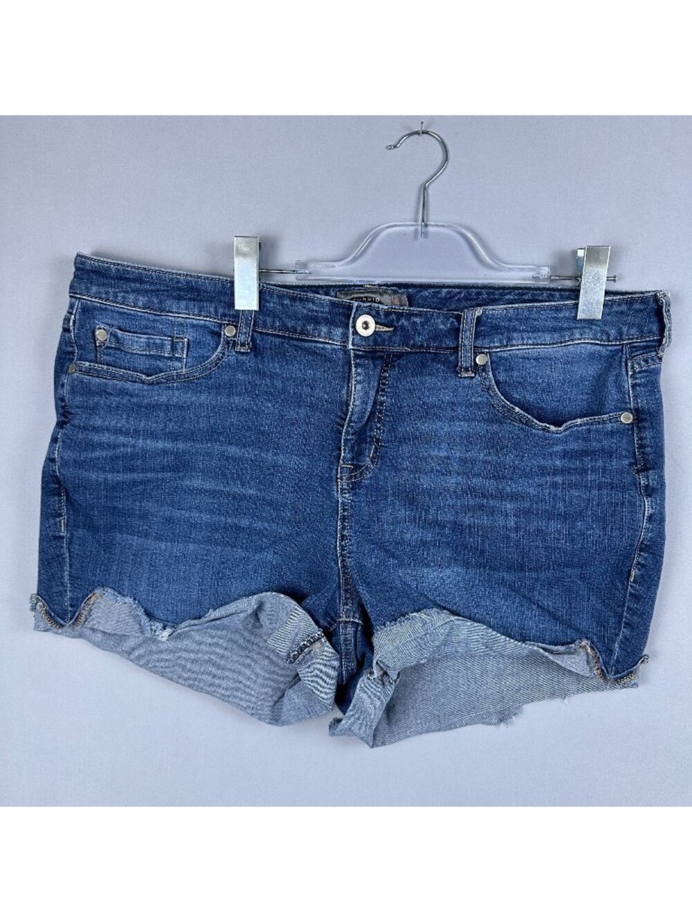Torrid Womens Feel the Fit Denim Shorts Size 20 Comforts Stretch Medium Wash Blu